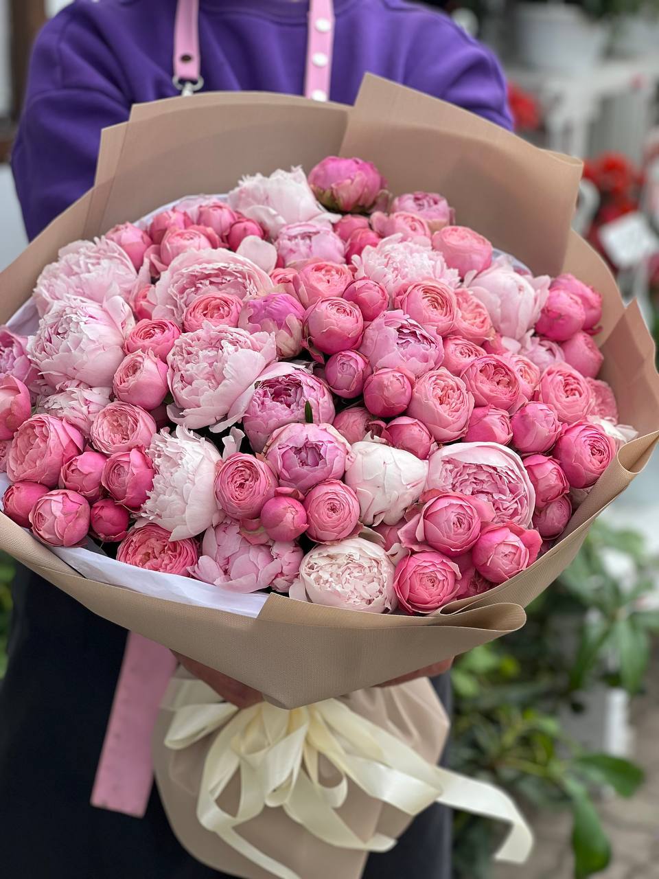 Півонія та кущикова троянда