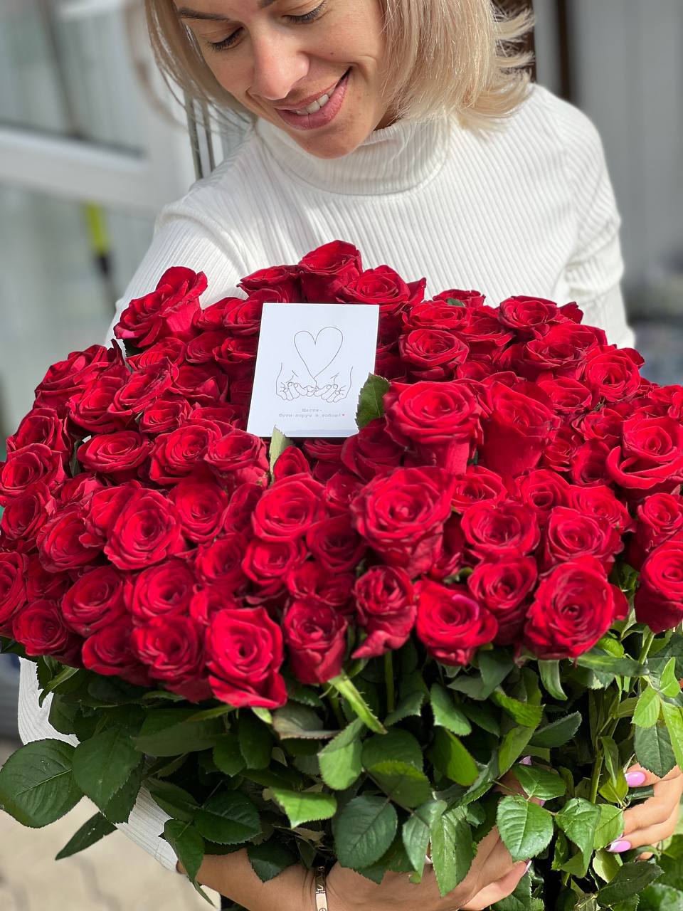 Троянда Ред Наомі 101