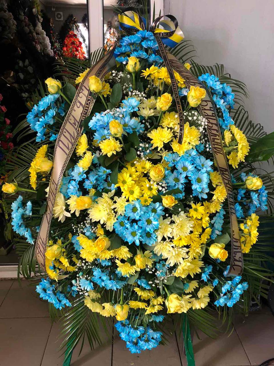 Композиція із живих квітів