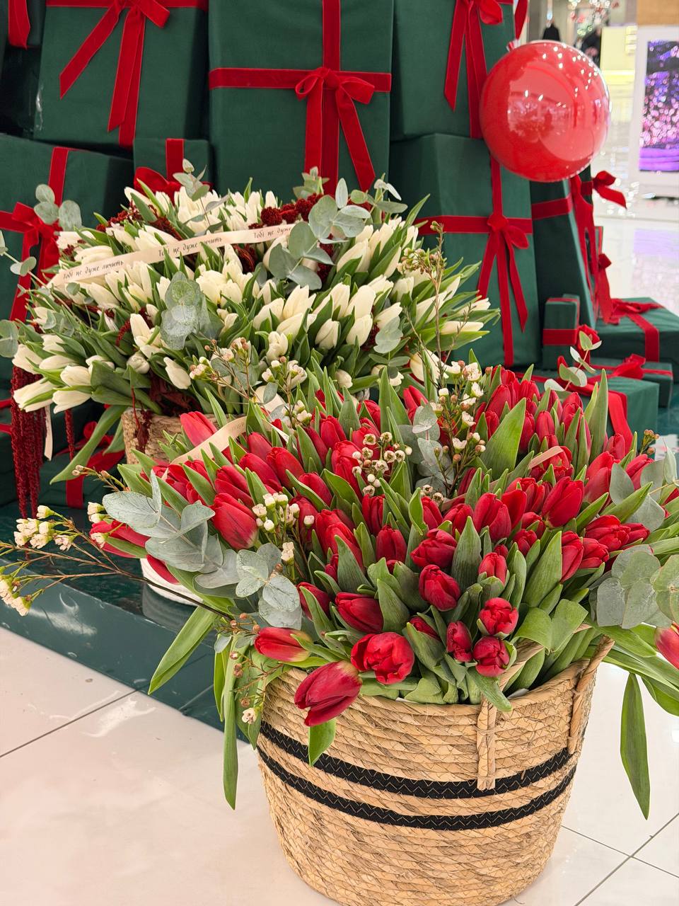 Корзина з Тюльпанами