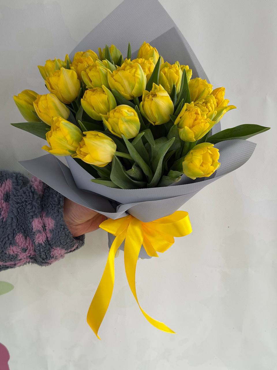 Букет з жовтих тюльпанів