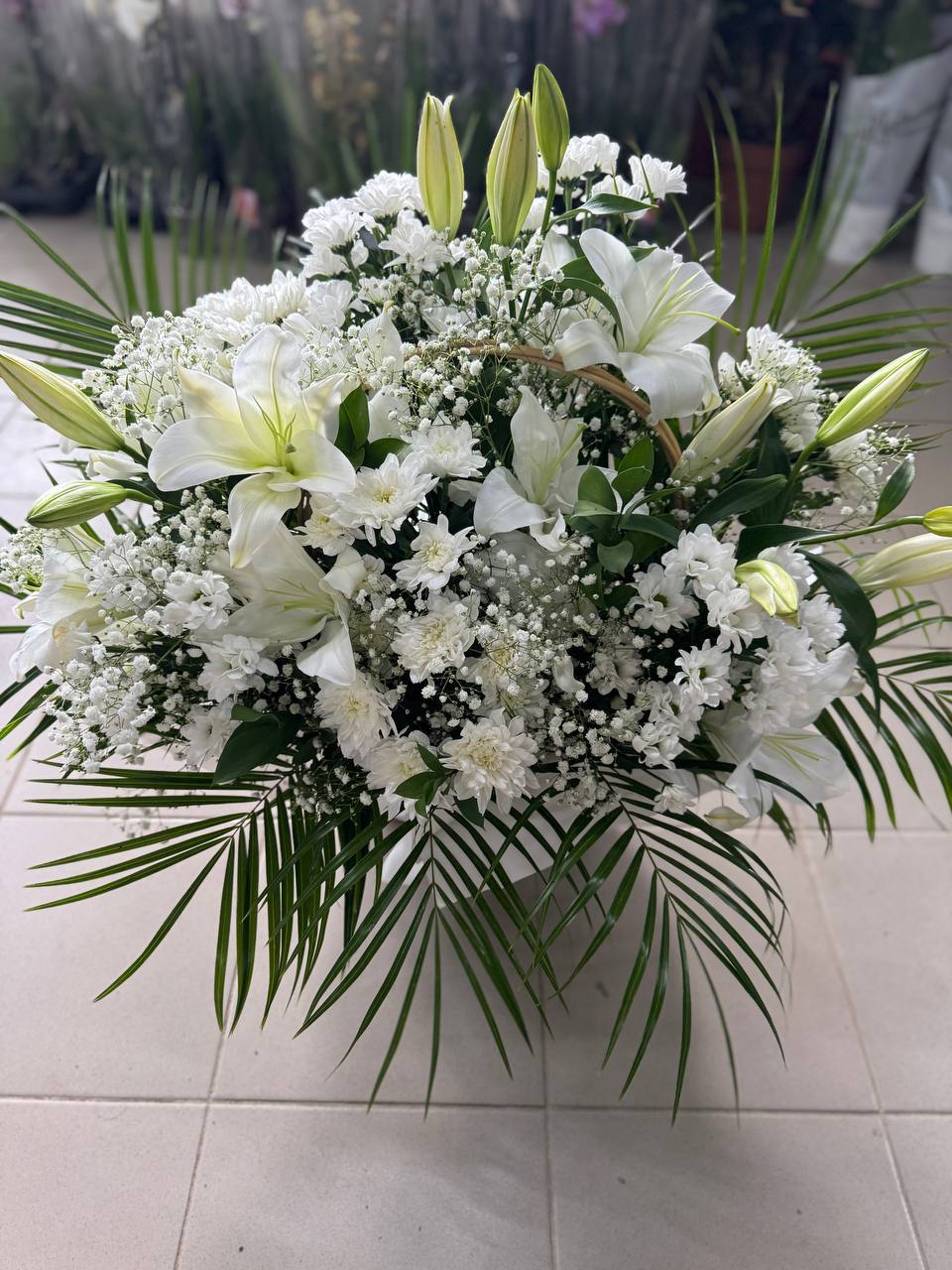 Кошик з лілею